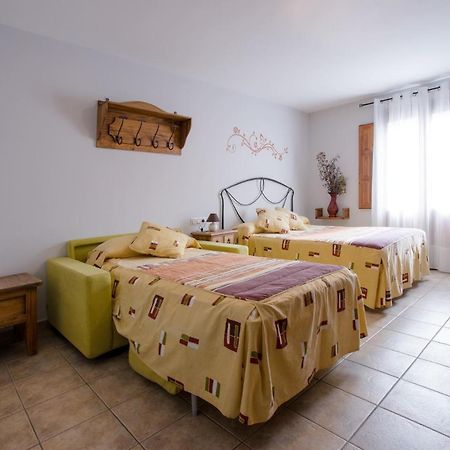 Hostal Antiguo Hospital Linares de Mora Exteriör bild