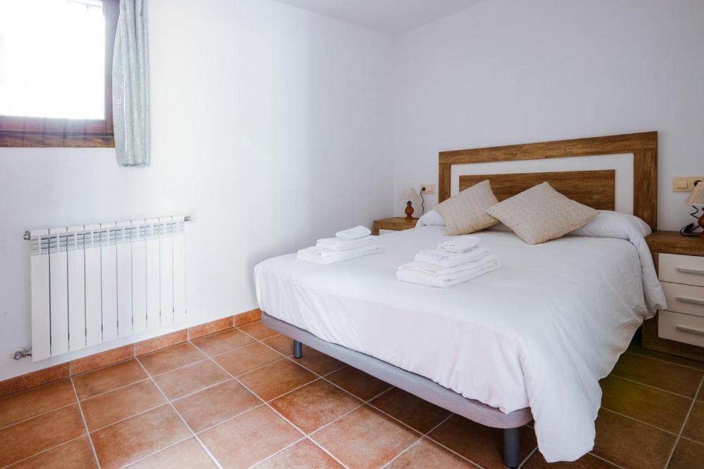 Hostal Antiguo Hospital Linares de Mora Exteriör bild