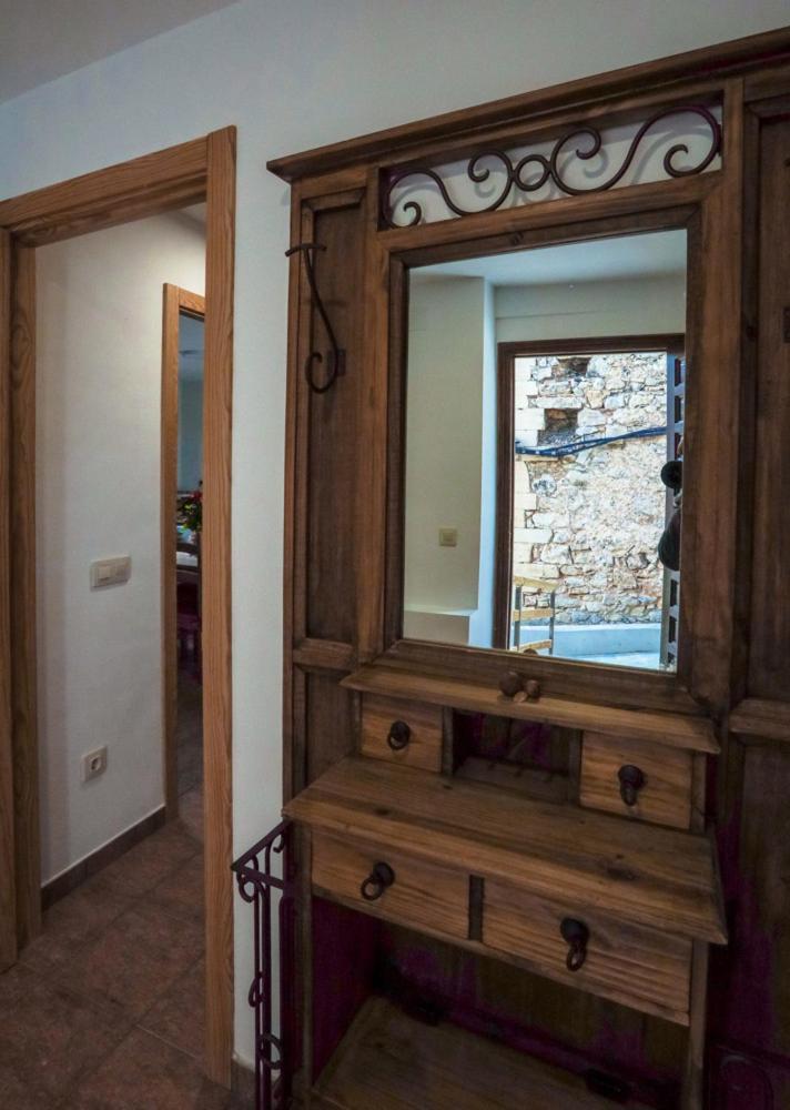 Hostal Antiguo Hospital Linares de Mora Exteriör bild