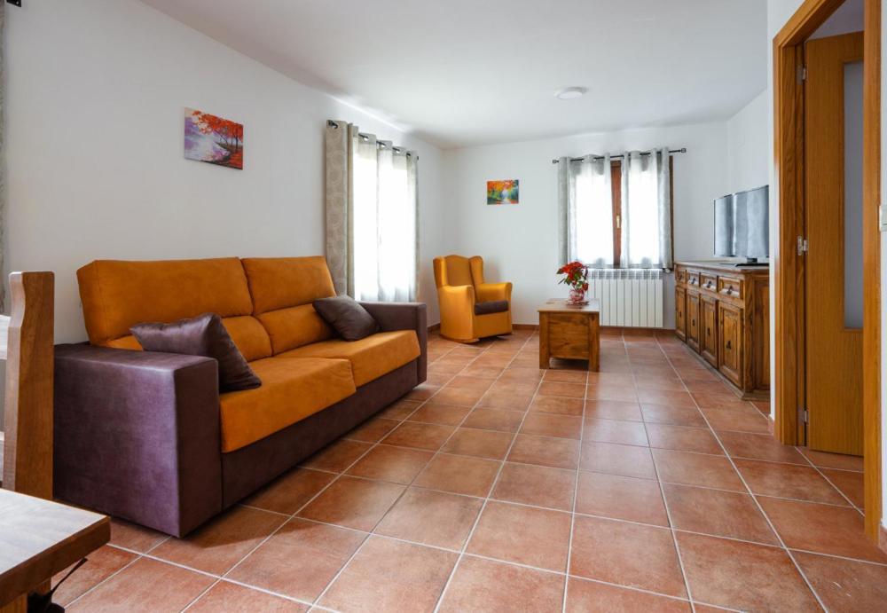 Hostal Antiguo Hospital Linares de Mora Exteriör bild