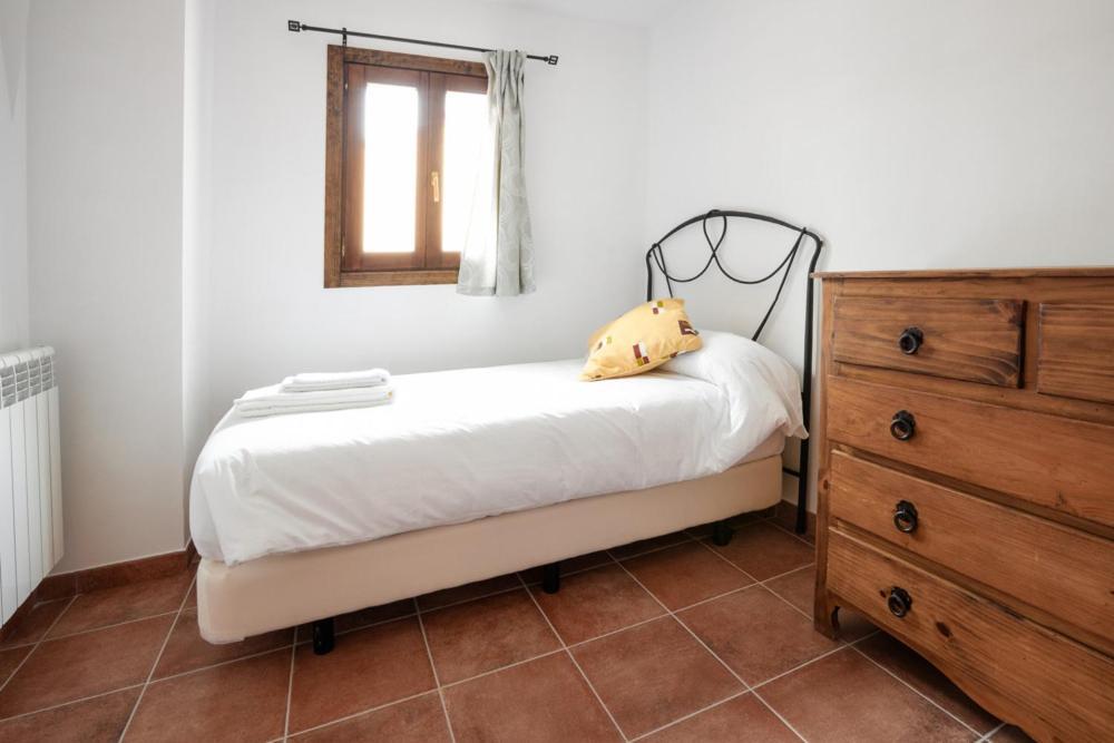 Hostal Antiguo Hospital Linares de Mora Exteriör bild
