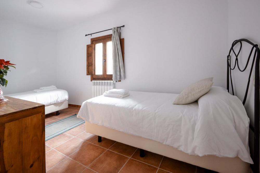 Hostal Antiguo Hospital Linares de Mora Exteriör bild