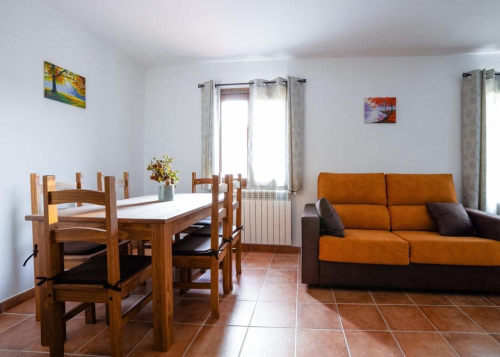 Hostal Antiguo Hospital Linares de Mora Exteriör bild