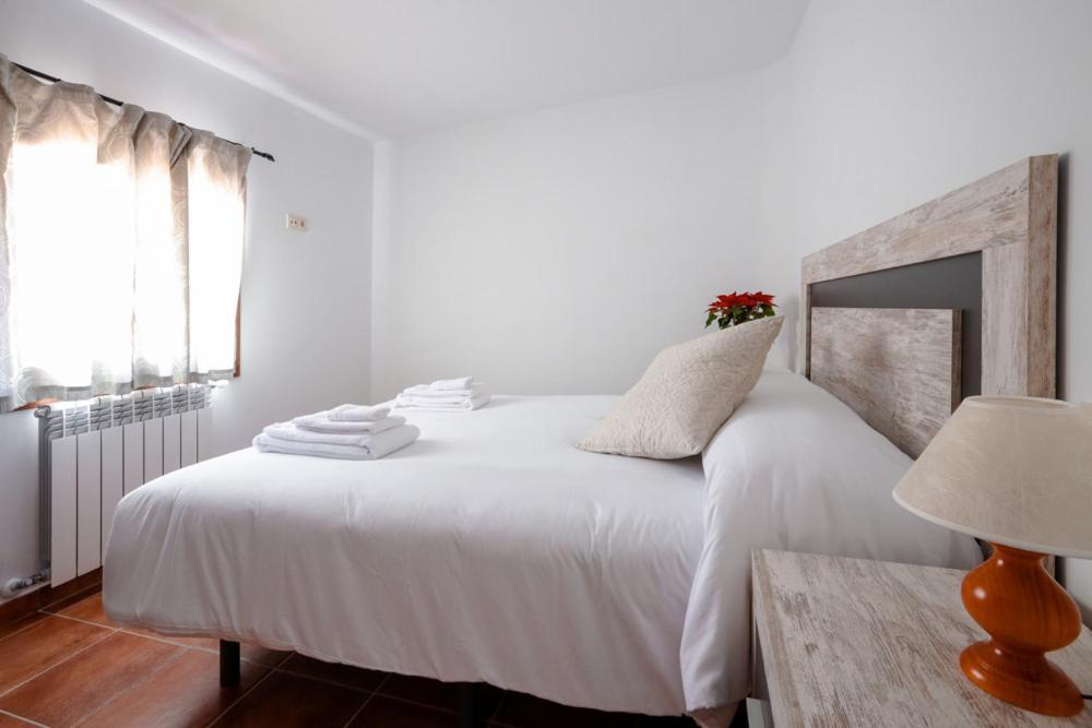 Hostal Antiguo Hospital Linares de Mora Exteriör bild