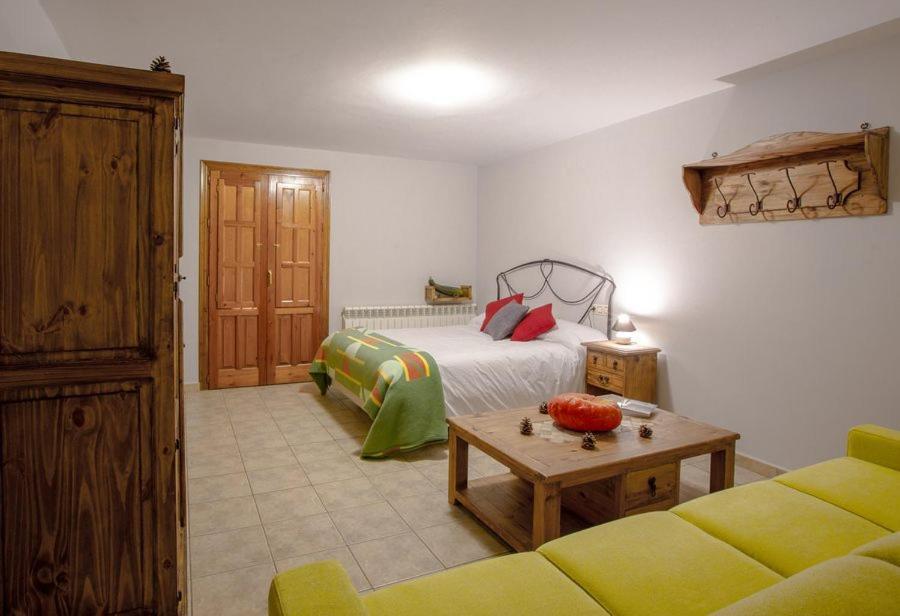 Hostal Antiguo Hospital Linares de Mora Exteriör bild