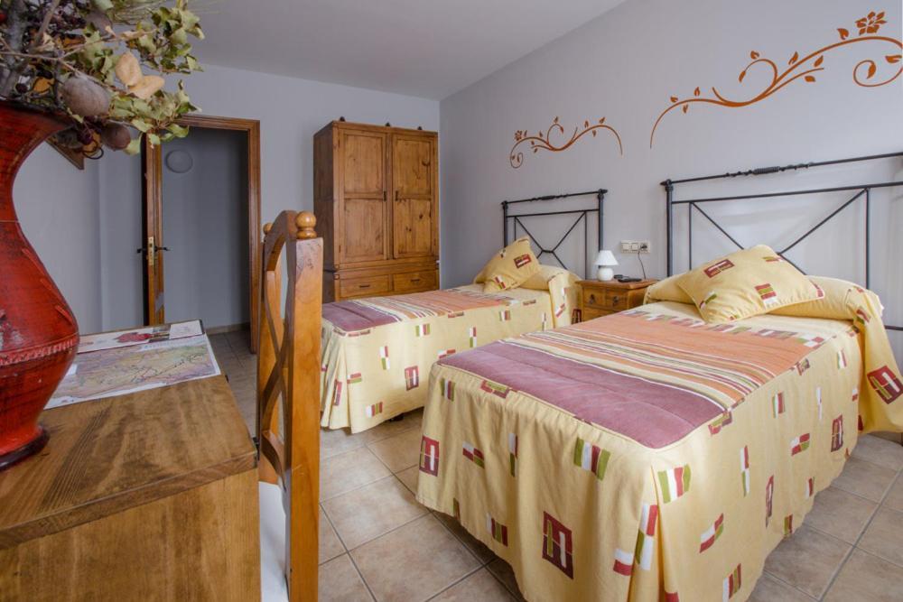 Hostal Antiguo Hospital Linares de Mora Exteriör bild