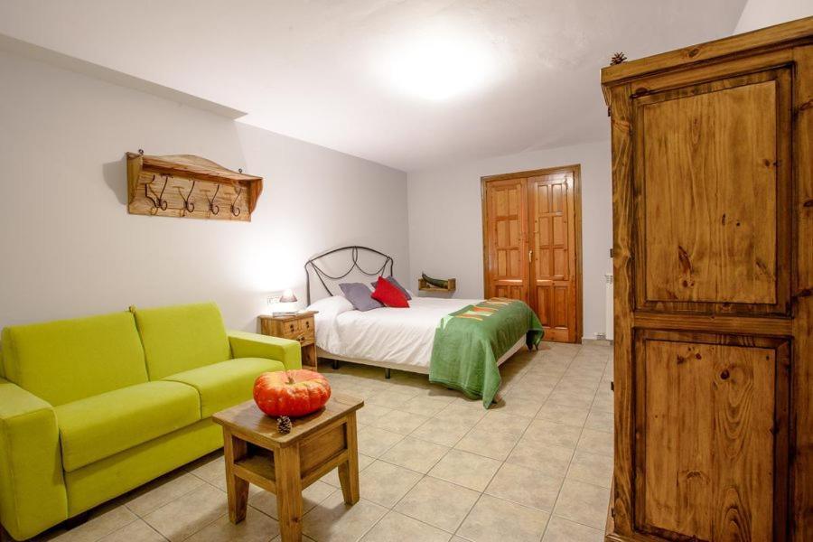 Hostal Antiguo Hospital Linares de Mora Exteriör bild