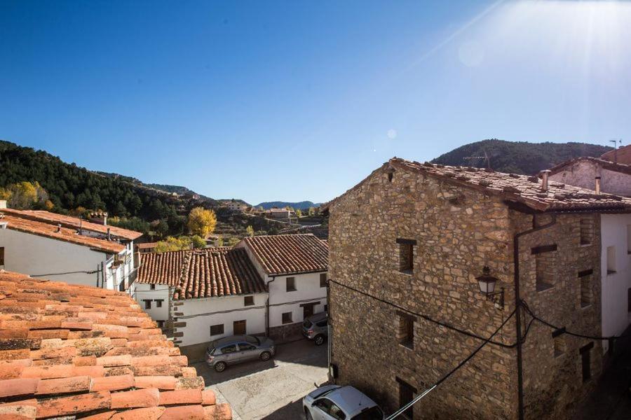 Hostal Antiguo Hospital Linares de Mora Exteriör bild