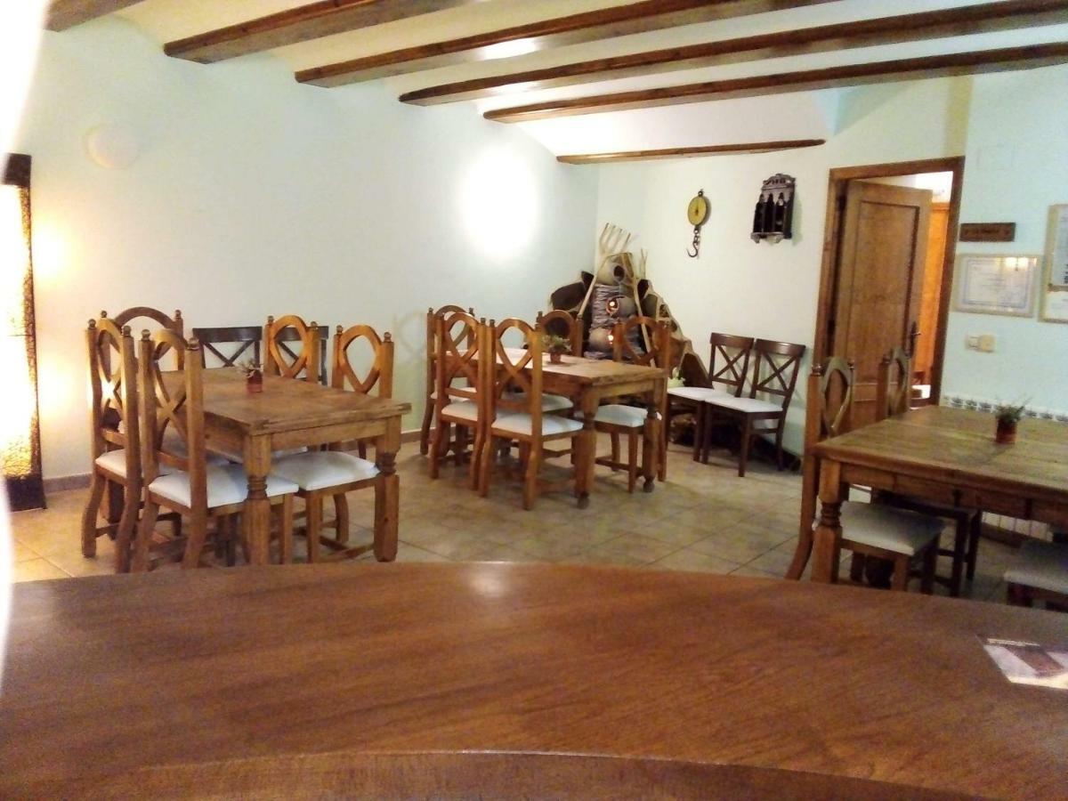 Hostal Antiguo Hospital Linares de Mora Exteriör bild