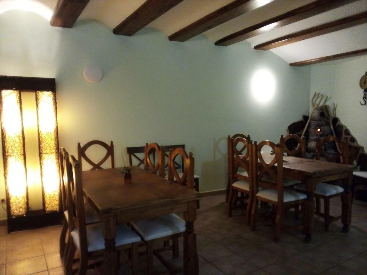 Hostal Antiguo Hospital Linares de Mora Exteriör bild